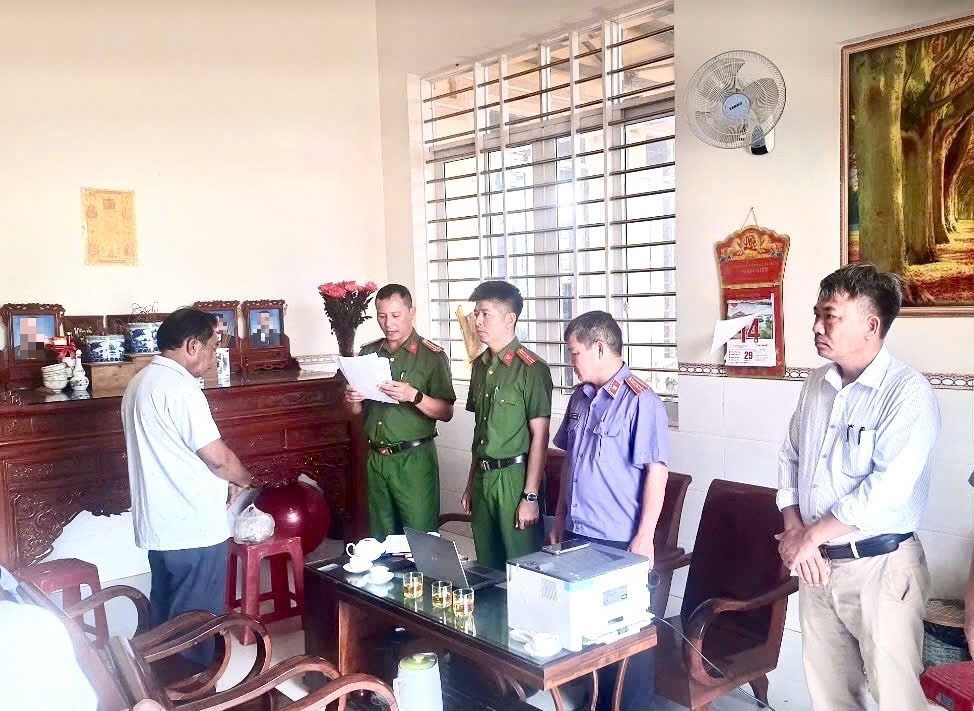 hinh-anh-cqcsdt-doc-lenh-bat-tam-giam-bi-can-do-duc-thinh-1781615769.jpg