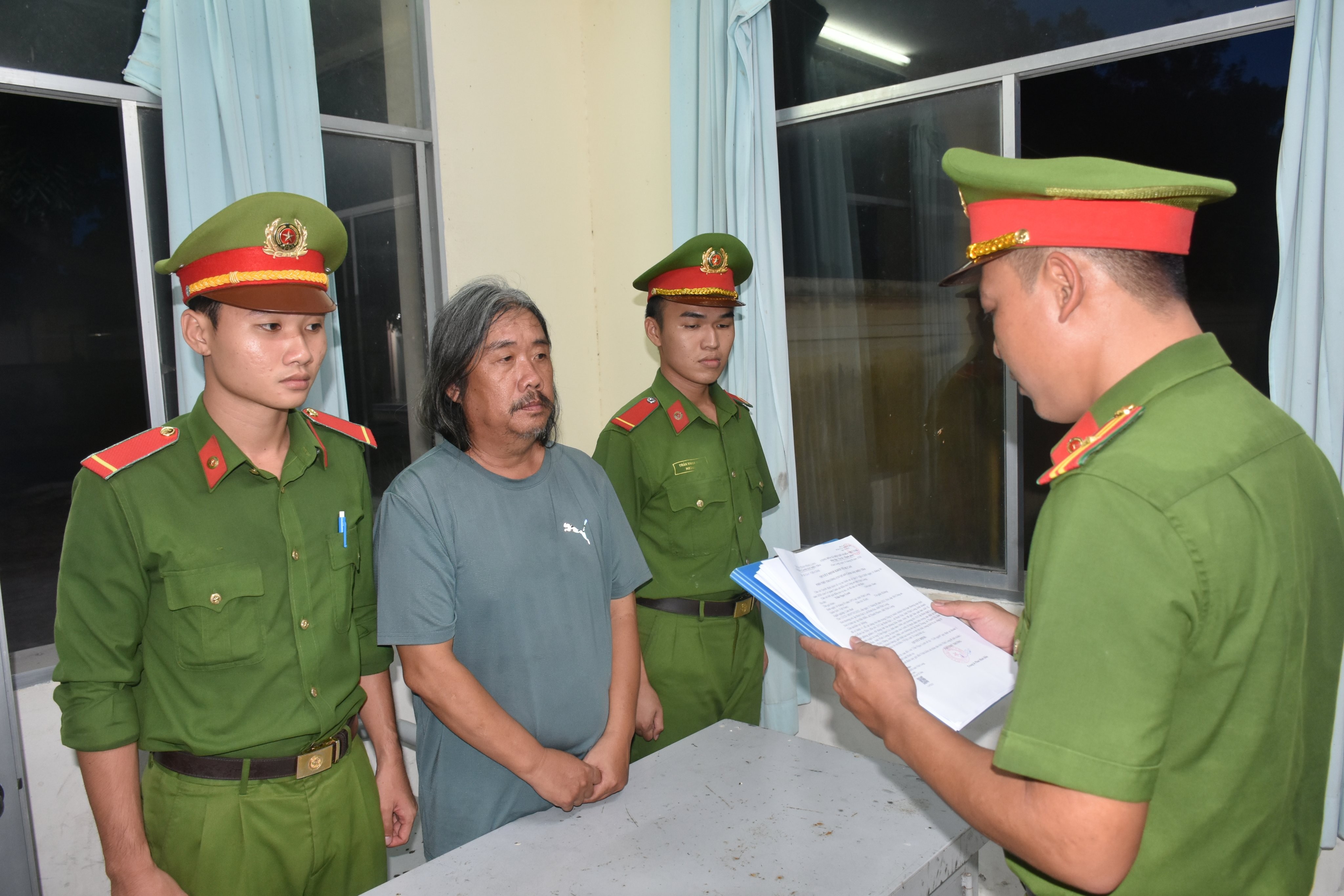 tong-dat-quyet-dinh-khoi-to-1781588173.jpg