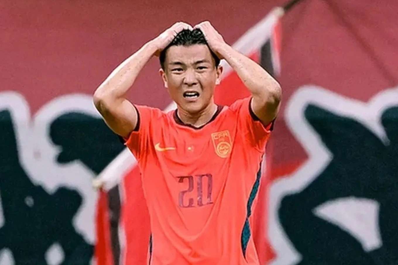 bao-trung-quoc-lo-lang-doi-nha-sa-sut-khong-phanh-nguy-co-bi-tuyen-viet-nam-vuot-mat-tren-bxh-fifa-1-1792034155.webp