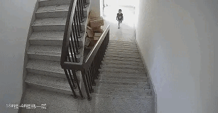 be-trai-1-17835888488971563400828-1783659076.gif