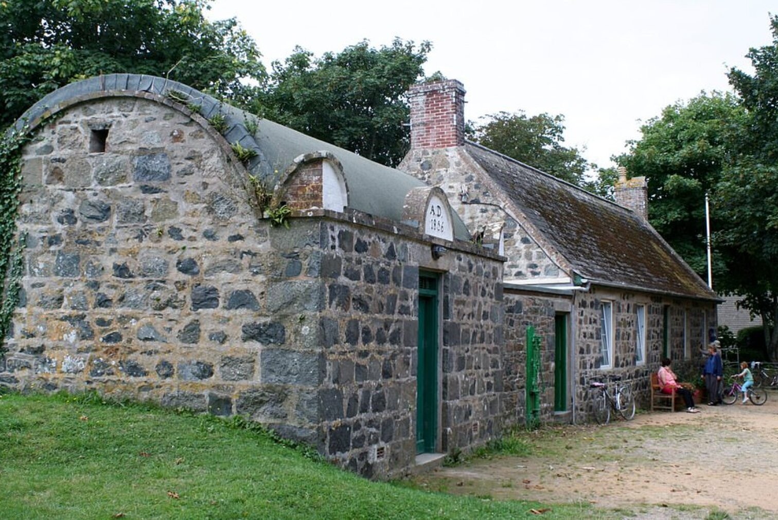 1-1792635486.jpg