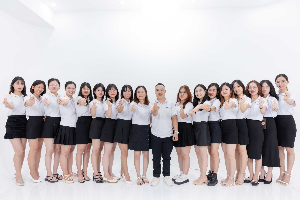 ceo-tuong-phung-va-doi-ngu-tu-van-danaseo-dong-hanh-cung-doanh-nghiep