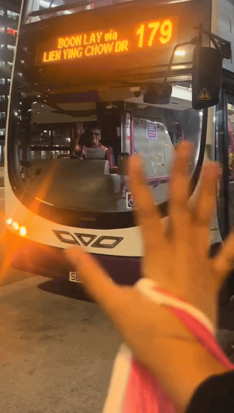 smrt-bus-driver-gif-1-woman-considers-smrt-bus-driver-like-family-will-invite-him-to-her-wedding-1741880031.gif