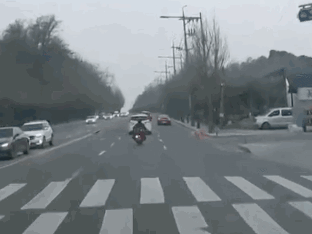 news-p-search-continues-for-motorcyclist-missing-after-falling-into-sinkhole-the-korea-herald-1742917084.gif