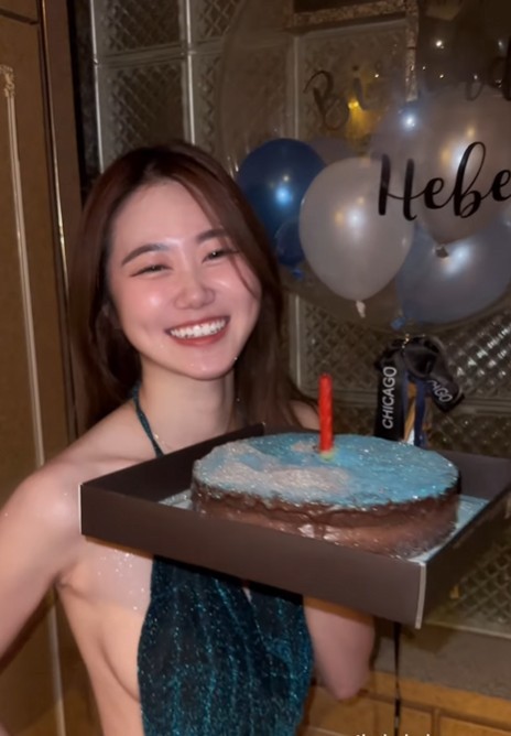 hot-girl-tung-anh-khong-che3-1745397319.jpg