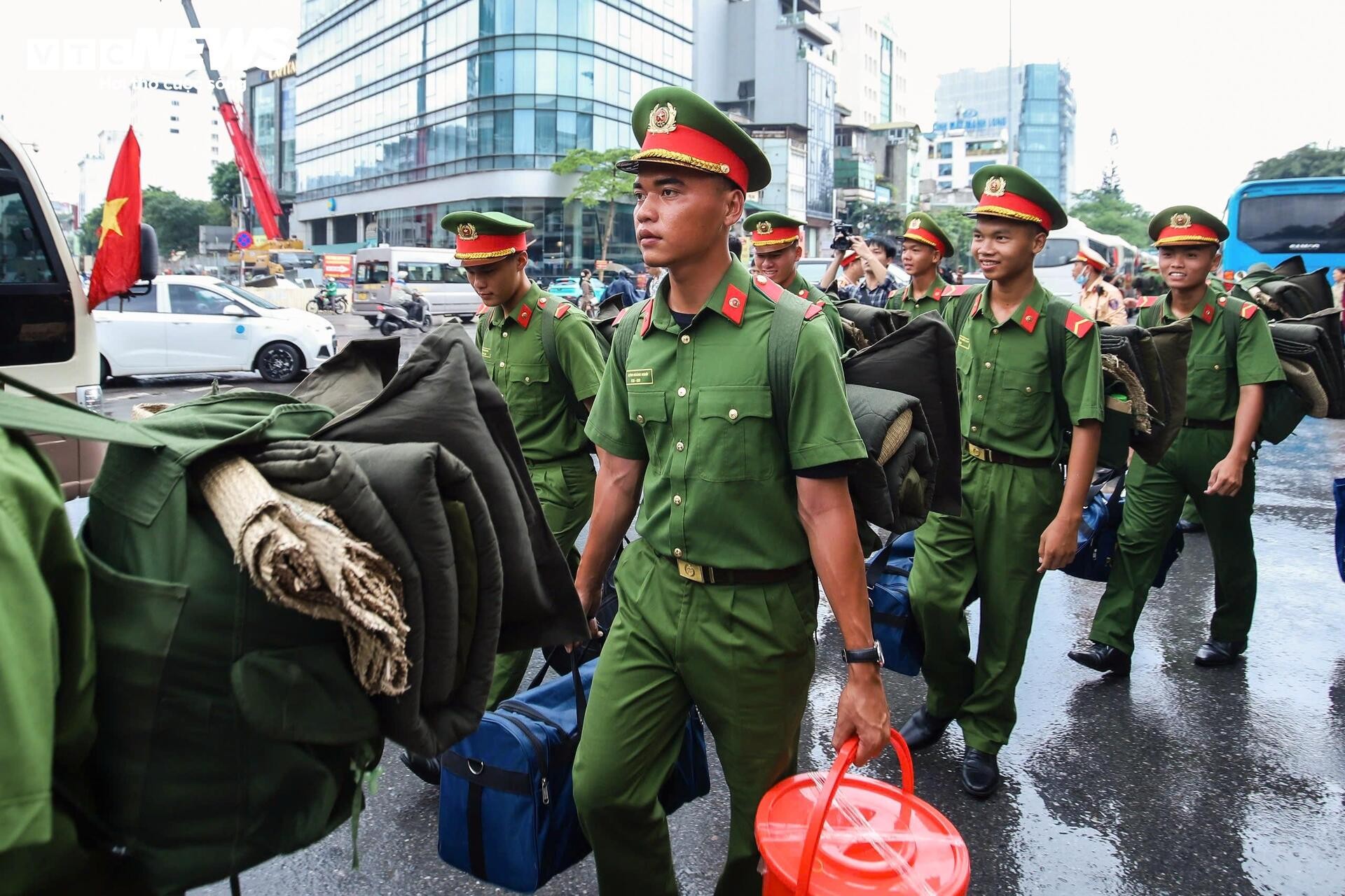 hon-500-chien-sy-hanh-quan-ra-bac-san-sang-cho-le-dieu-binh-2-9-1-of-1-8-11325375-1751535377.jpg