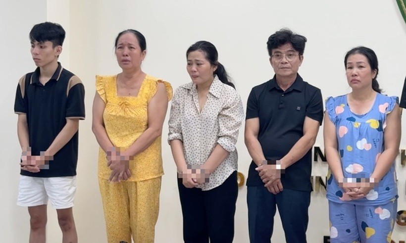 vu-2-vo-chong-doanh-nhan-san-xuat-70-000-chai-dau-gio-con-o-gia-cong-bo-hinh-anh-san-pham-4-16121817-1751501808.jpg