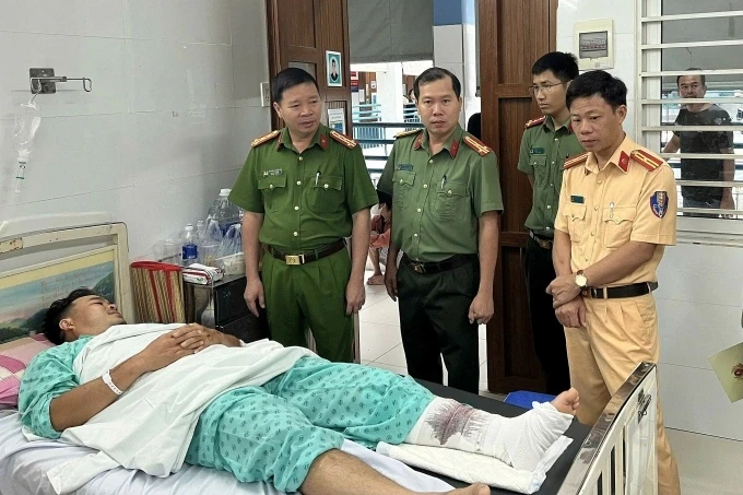 lanh-dao-cong-an-lam-dong-tham-2124-6621-1754971581-1755132996.webp