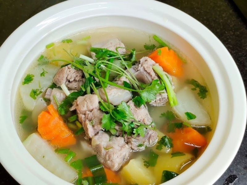 canh-xuong-ham-rau-cu-1755253027.jpg