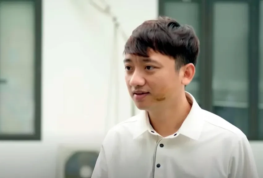 khoi-to-youtube-hoang-van-duc-chuyen-vao-vai-chu-tich-gia-ngheo-2-5125-386jpg-1757895258.webp