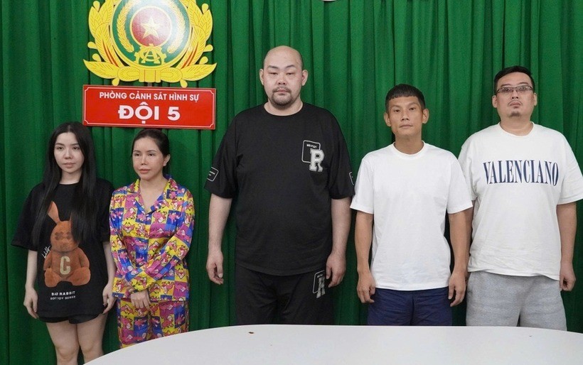 bi-mat-dong-troi-ben-trong-nha-hang-ktv-richy-7-o-tp-hcm-chan-dai-ban-dam-gia-toi-8-trieu-chi-tiep-khach-ngoai-dspl-2-21594617-1758072461.jpg
