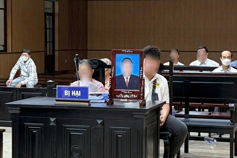 bong-hong-sa-nga-nu-quai-chiem-doat-nhieu-ty-dong-khien-chu-no-uat-uc-tu-tu2-16344479-1758801471.jpg