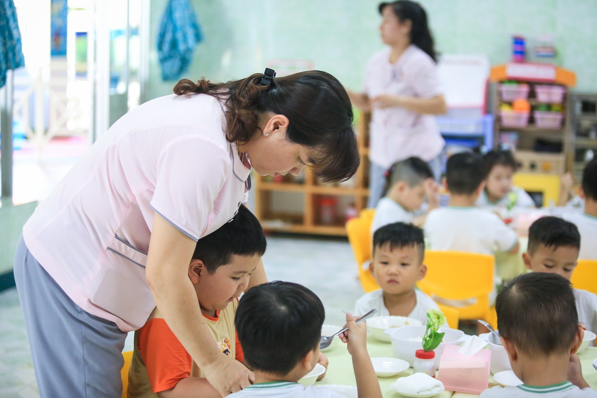giao-vien-mam-non-1759454615.jpg