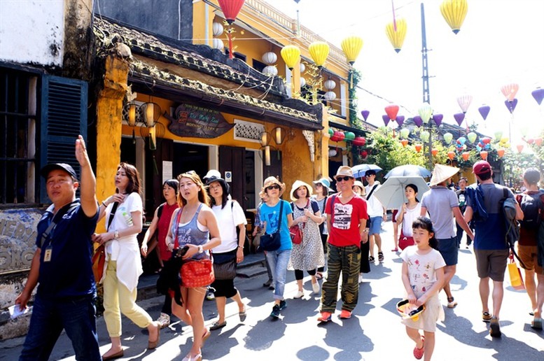 hoc-huong-dan-vien-du-lich-1657592673645934060821-1778503811.jpg