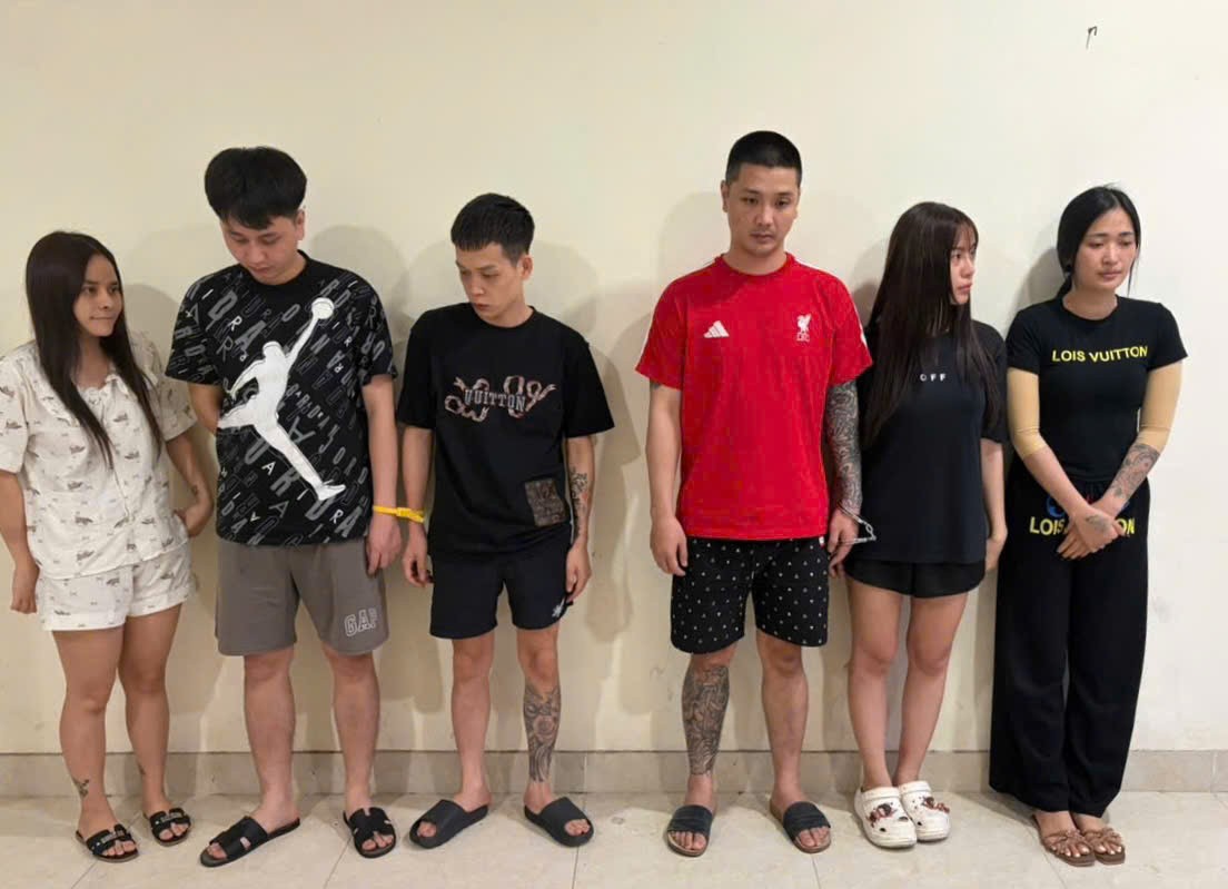 anh-nhom-doi-tuong-tai-co-quan-cong-an-1779065269.jpg