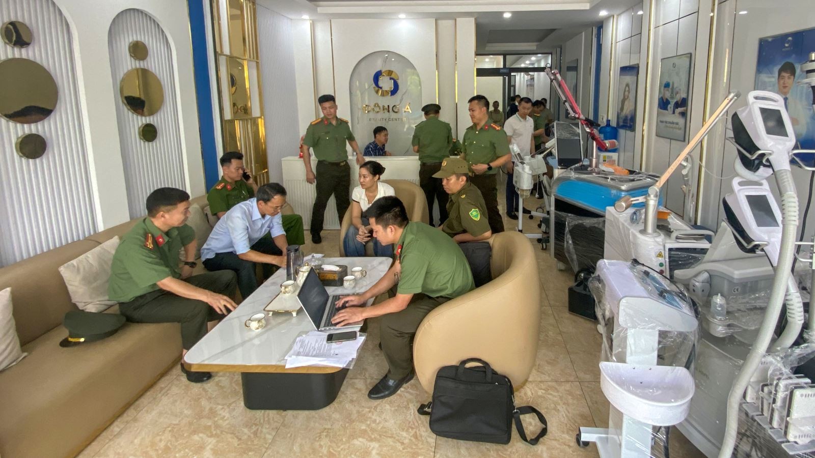 1-luc-luong-chuc-nang-kham-xet-tai-co-so-dong-a-beauty-center-phuong-vinh-phuc-tinh-phu-tho-1781167003.jpg
