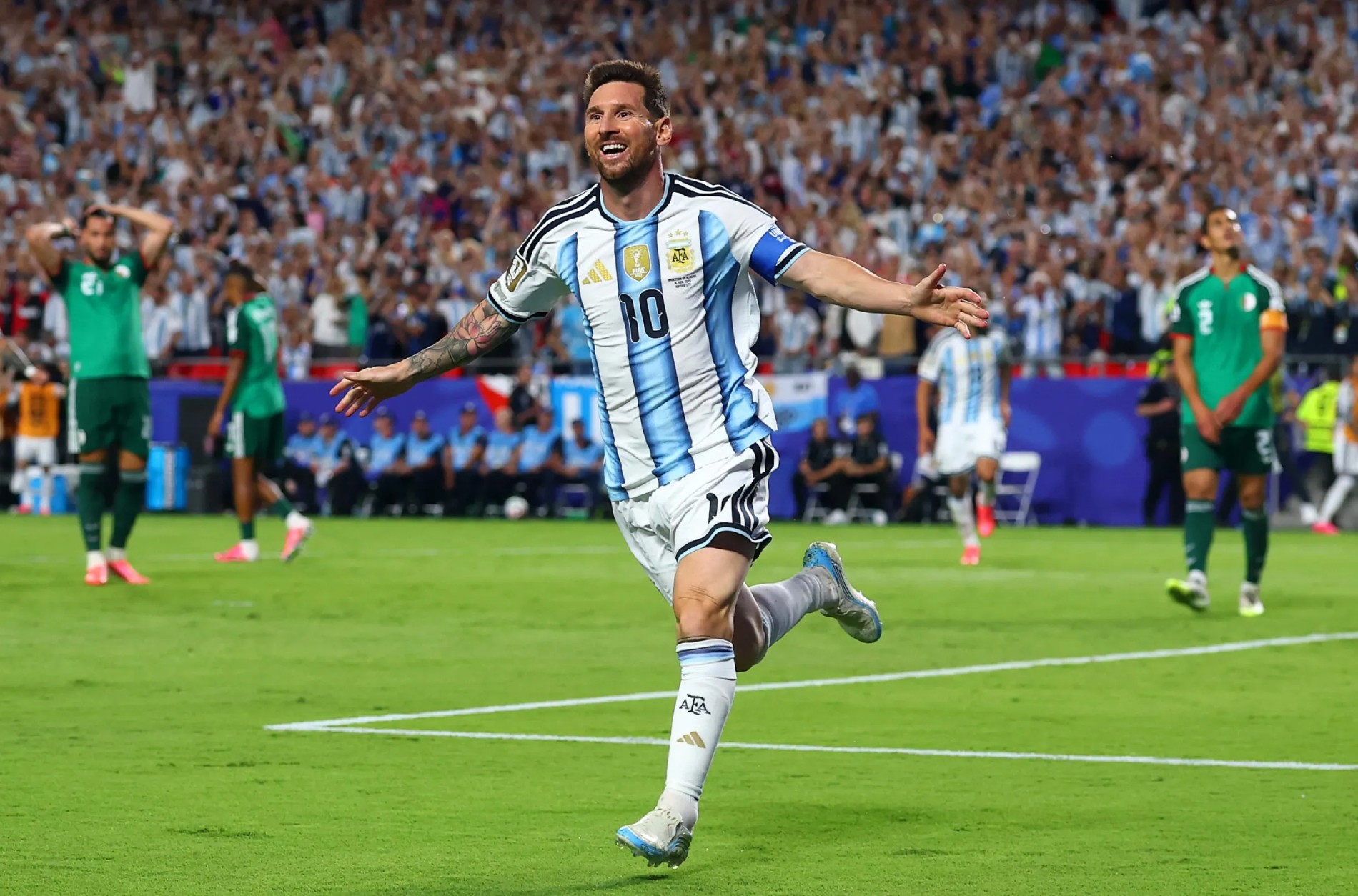 messi-toa-sang-1900-1781667080.jpg