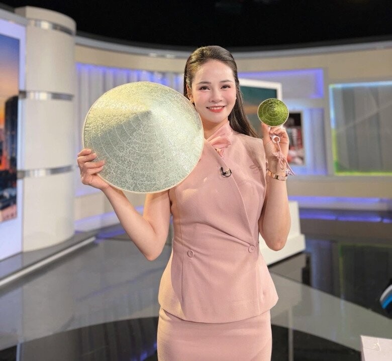 mc-vtv-khoe-con-gai-do-lien-3-truong-chuyen-thpt-co-hoc-bong-lop-10-duoc-dong-nghiep-o-nha-dai-chuc-27-7-n-1781938978-412-width780height719-1782283862.jpg