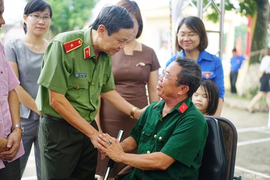 nguoi-co-cong-1783013441.jpg