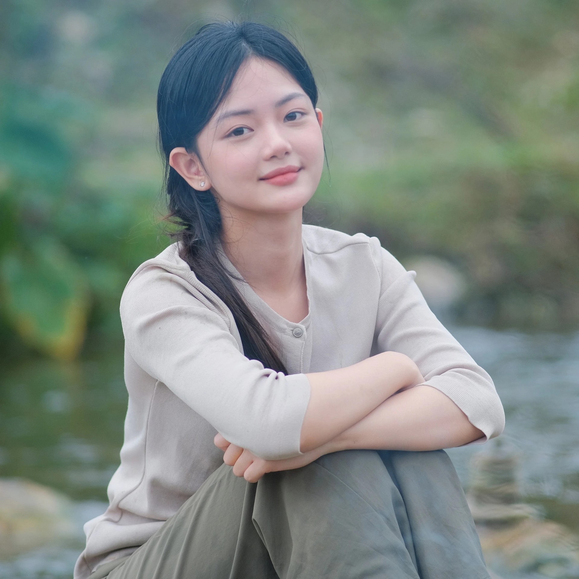 ngoi-lang-noi-danh-nhieu-gai-dep-nhat-viet-nam-toan-hau-due-cung-tan-my-nu-xua-nghieng-nuoc-nghienh-thanh-711-101131-1784283583.jpg