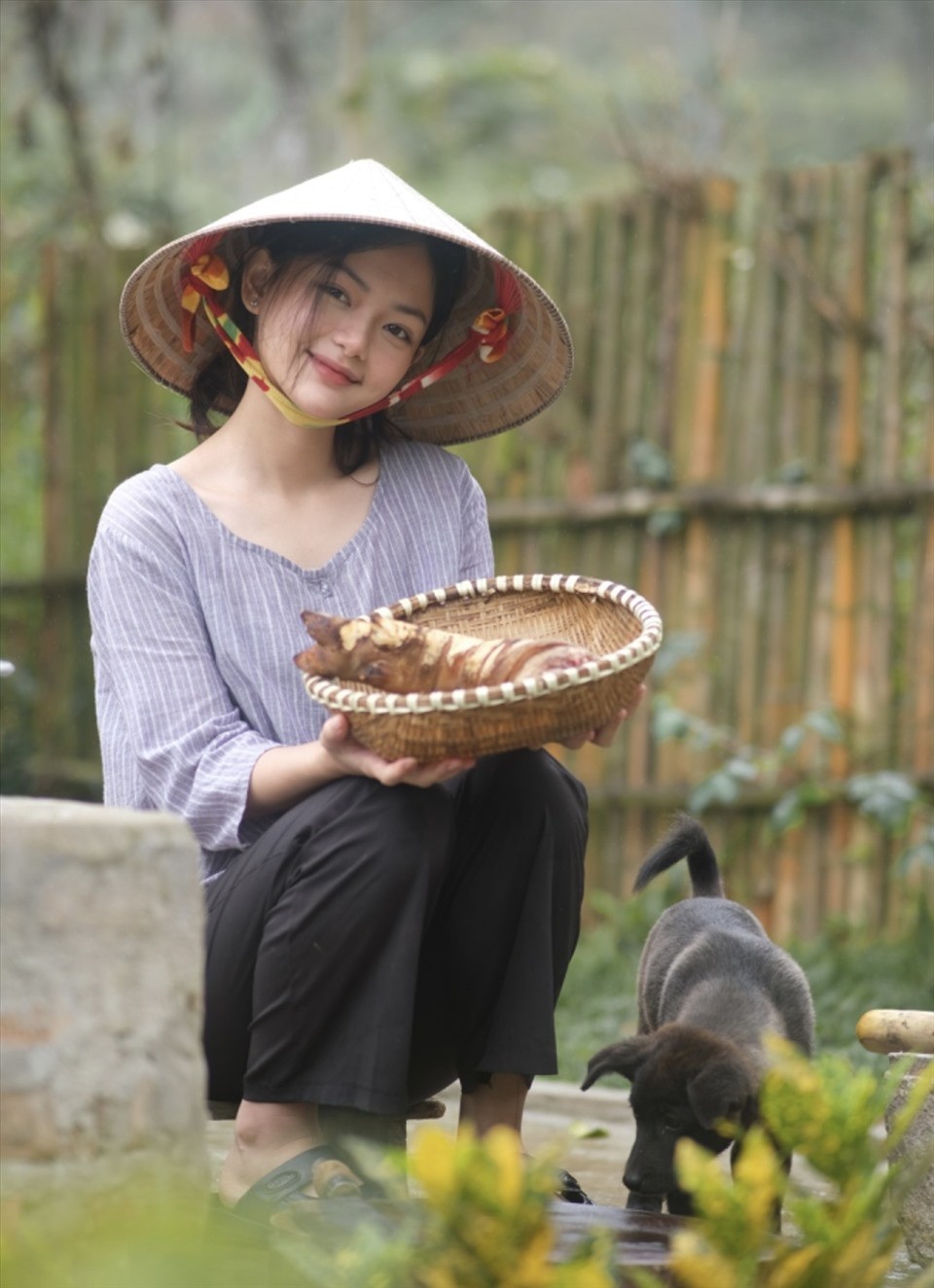 ngoi-lang-noi-danh-nhieu-gai-dep-nhat-viet-nam-toan-hau-due-cung-tan-my-nu-xua-nghieng-nuoc-nghienh-thanh-81-102640-1784283605.jpg