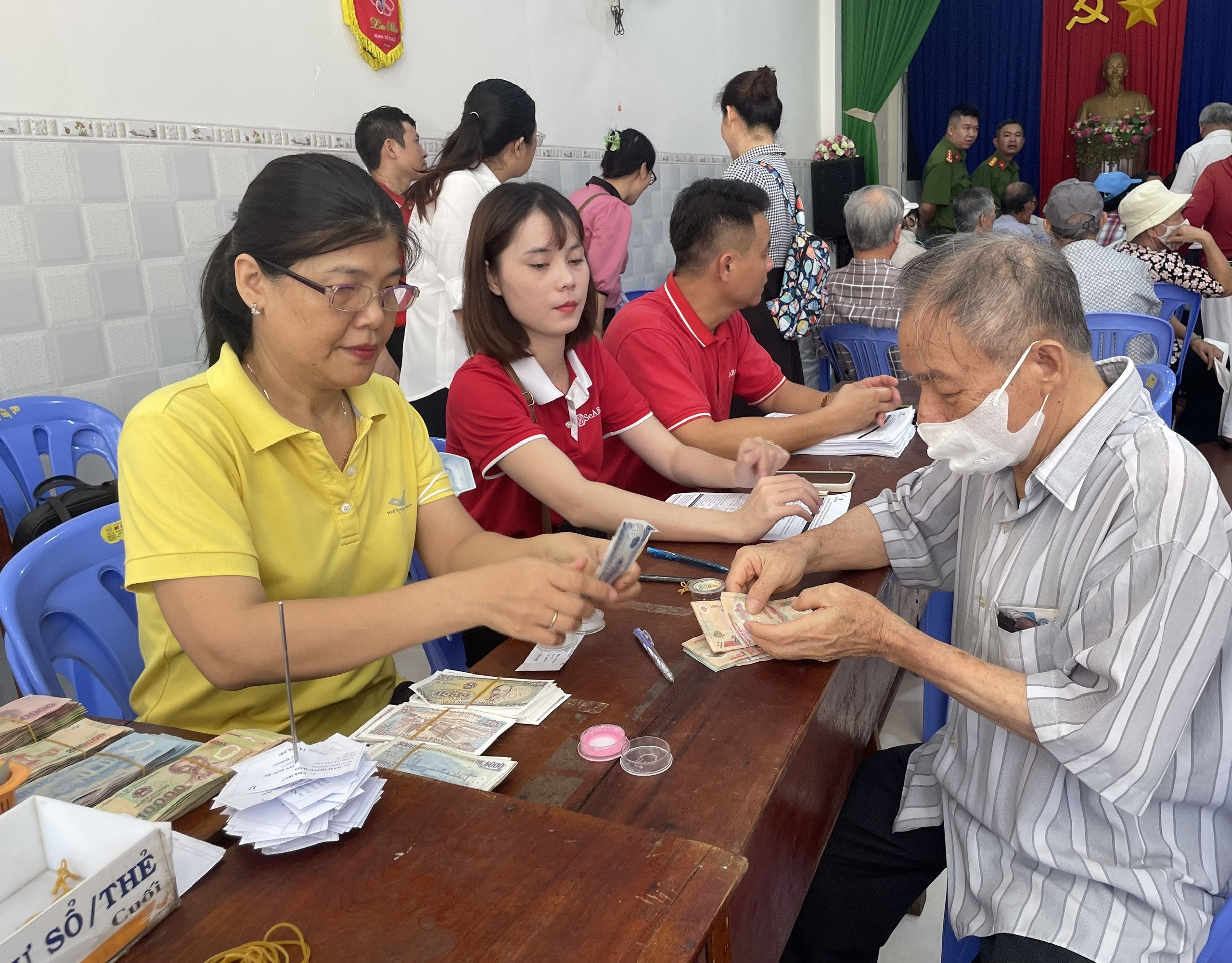 chi-tra-luong-huu-10-20241226170540-1785032726.jpg