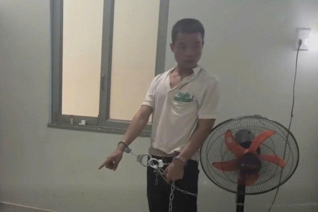 Đối tượng Y Jham Kpơr thực nghiệm hiện trường vụ &aacute;n hiếp d&acirc;m (Ảnh: Đức Nguyễn).