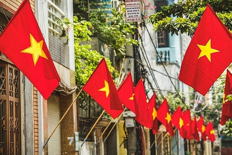 ha-noi-chi-10000-ty-tang-qua-nguoi-co-cong-dip-2-9-suat-cao-nhat-len-toi-27-trieu-dong-2307144251-1785293780.jpg