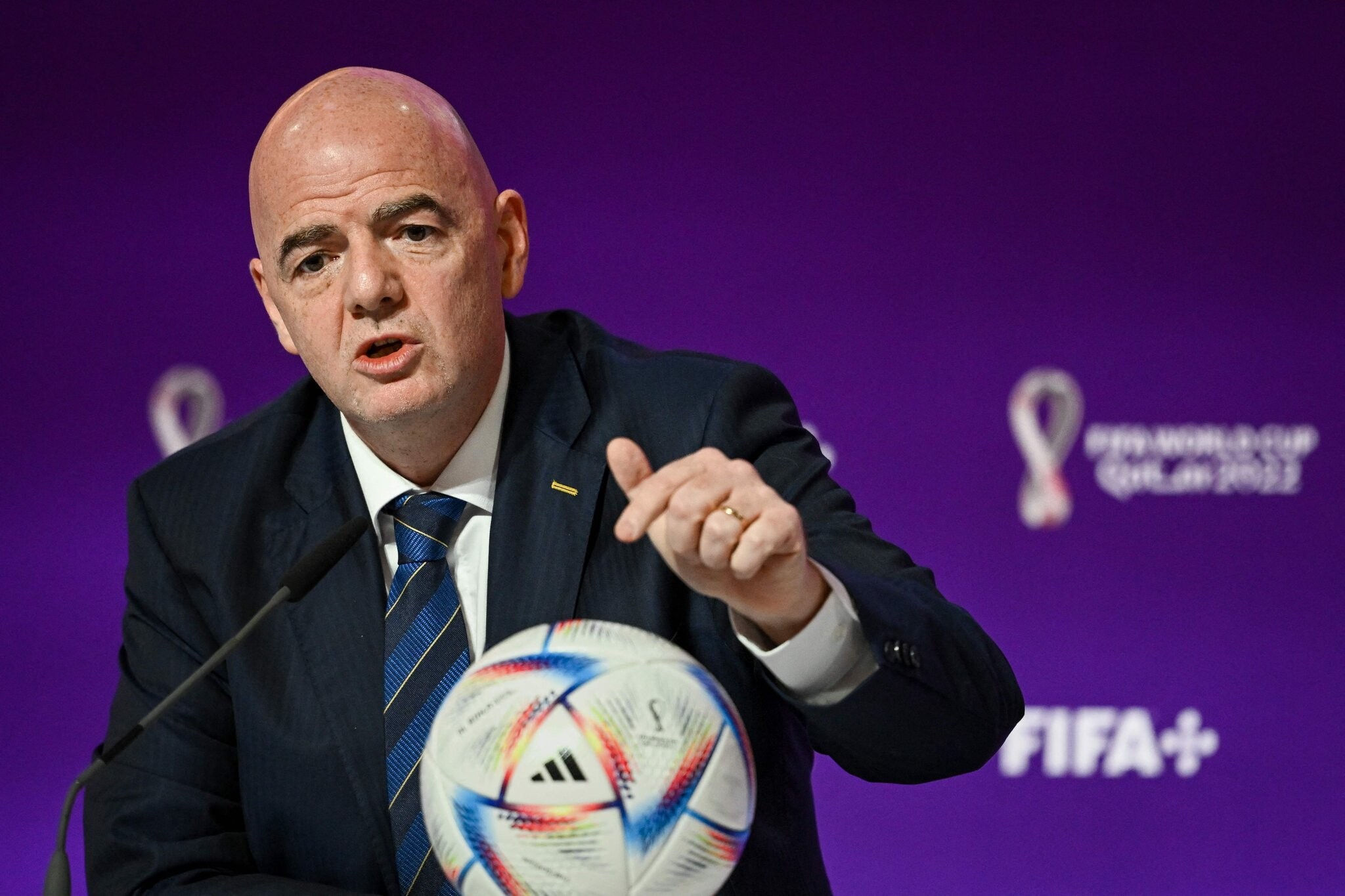 worldcup-infantino2-1-5622-superjumbo-1785469813.jpg