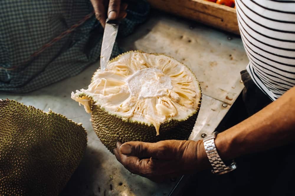 1-cutting-ripe-jackfruit-july262021-1-1785916607.jpg