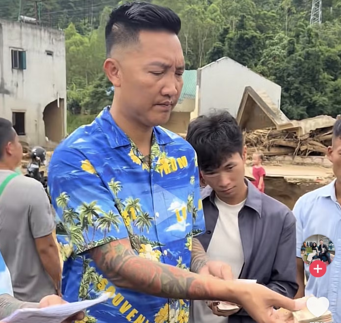 huan-hoa-hong-1786079454.png