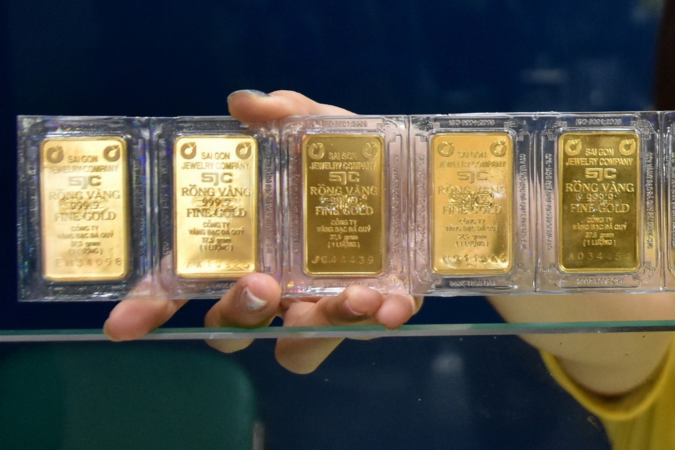 gia-vang-chieu-10-8-bien-dong-manh-1786349169.jpg
