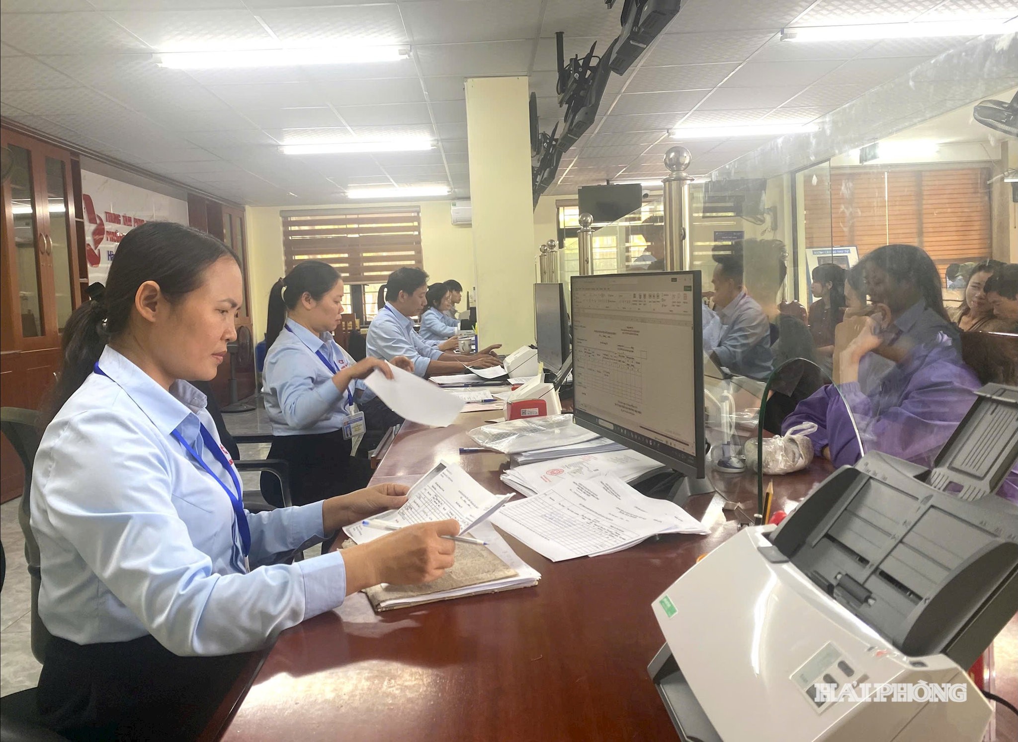 cong-chuc-2-1786407154.jpg