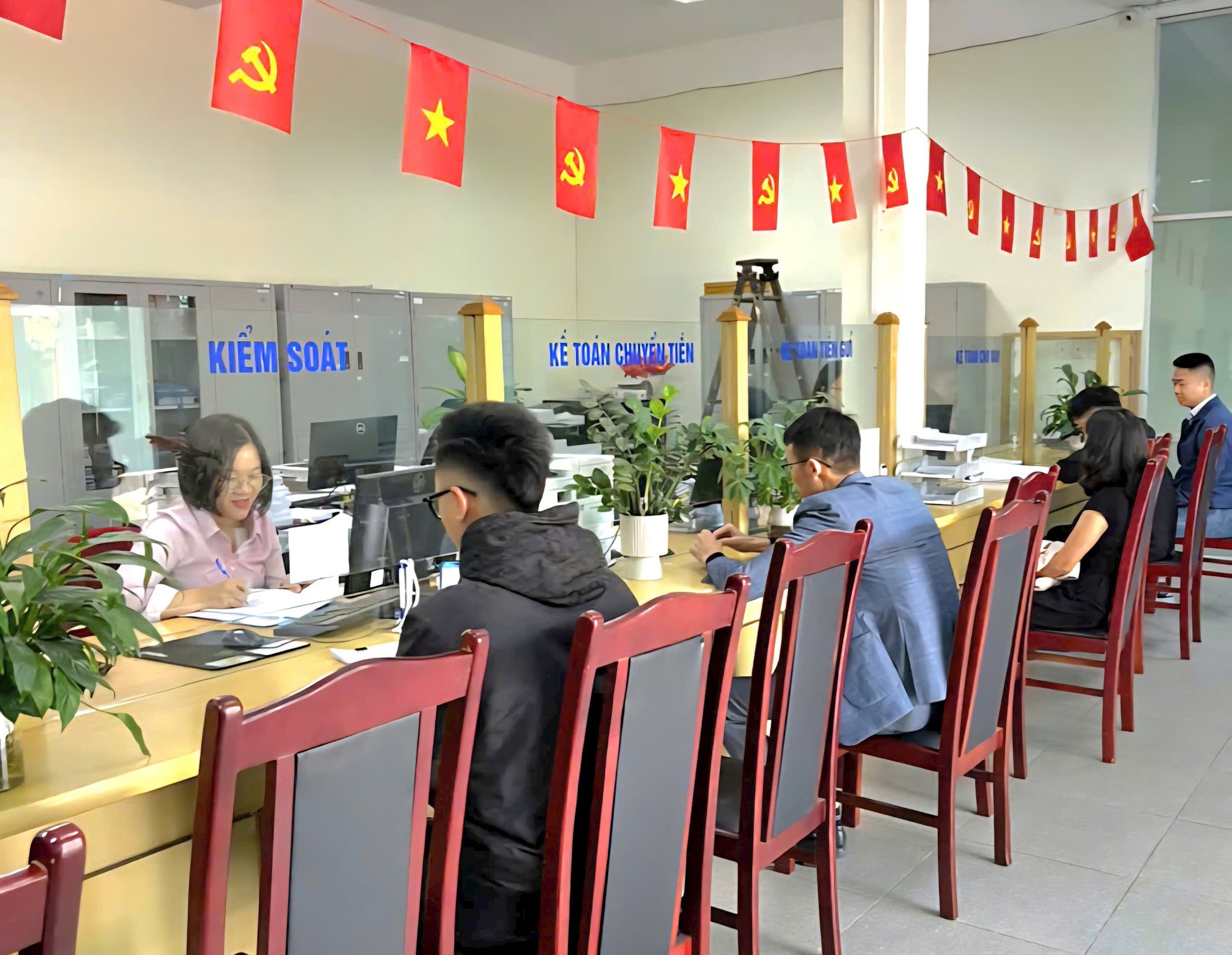 vien-chuc-1786407802.jpg