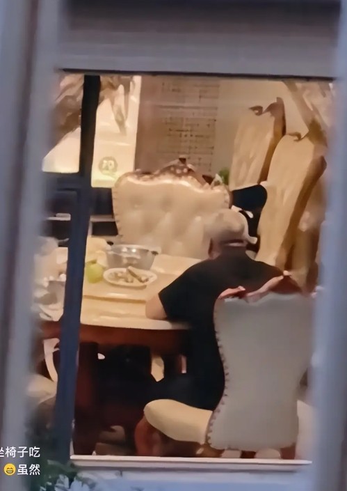 2-1787211152.jpg