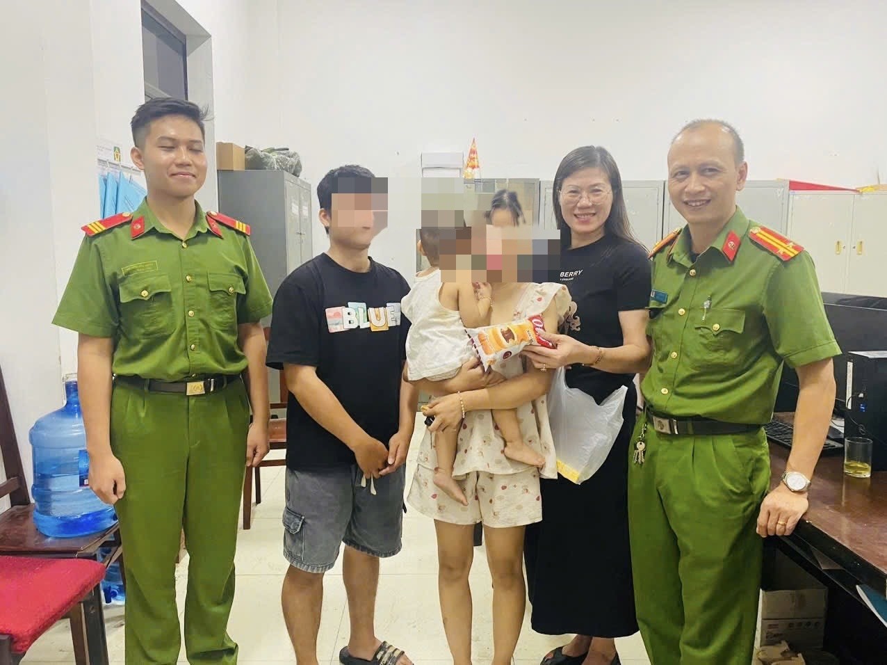 chi-huy-can-bo-cong-an-phuong-thanh-mieu-cung-gia-dinh-chi-n-t-k-l-1787631458.jpg