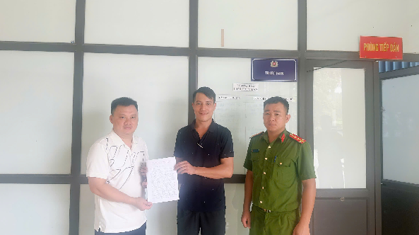 thay-giao-nhat-duoc-tien-1789024665.png