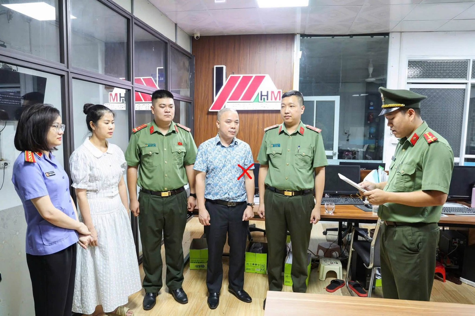 giam-doc-cong-ty-tnhh-dau-tu-hm-viet-nam-1789390615.png