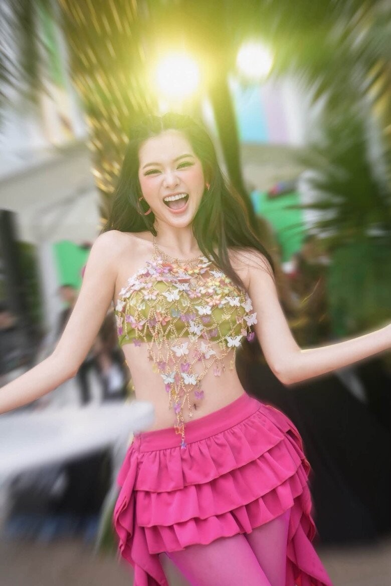 hot-girl-viet-nghien-mac-ho-khoe-da-trang-min-tua-suong-mai-nhan-sac-u30-duoc-dan-mang-vi-nhu-ai-9-3-n-1789539290-291-width780height1170-1789695238.jpg