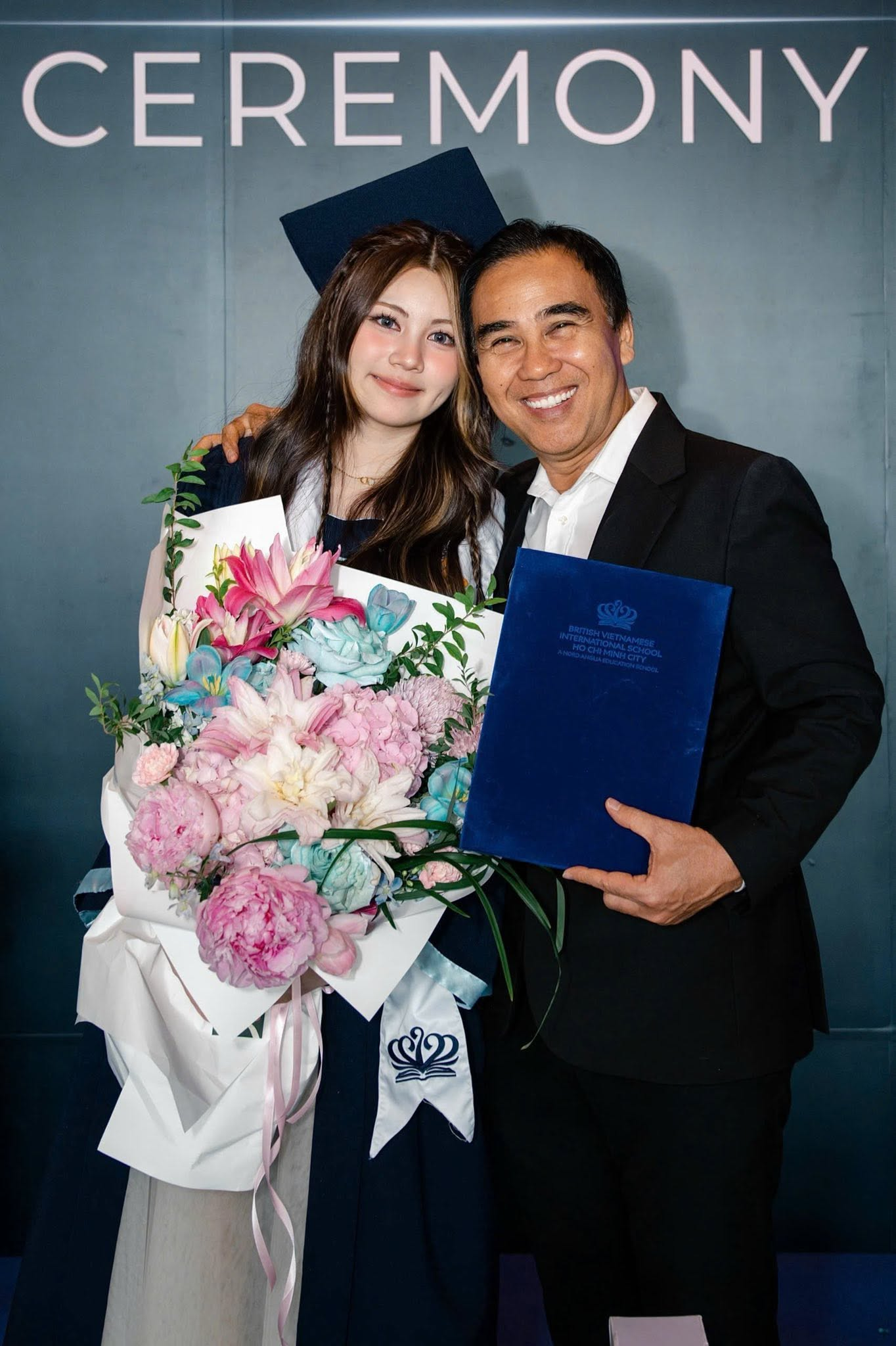 ai-nu-ut-nha-quyen-linh-3-1790235631.png