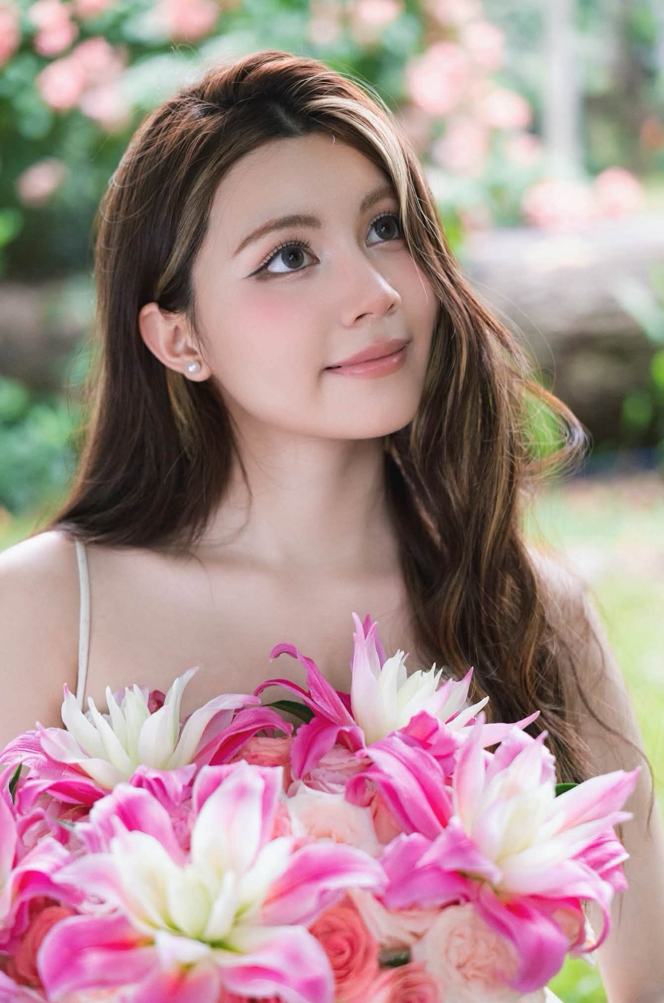 ai-nu-ut-nha-quyen-linh-7-1790235630.png