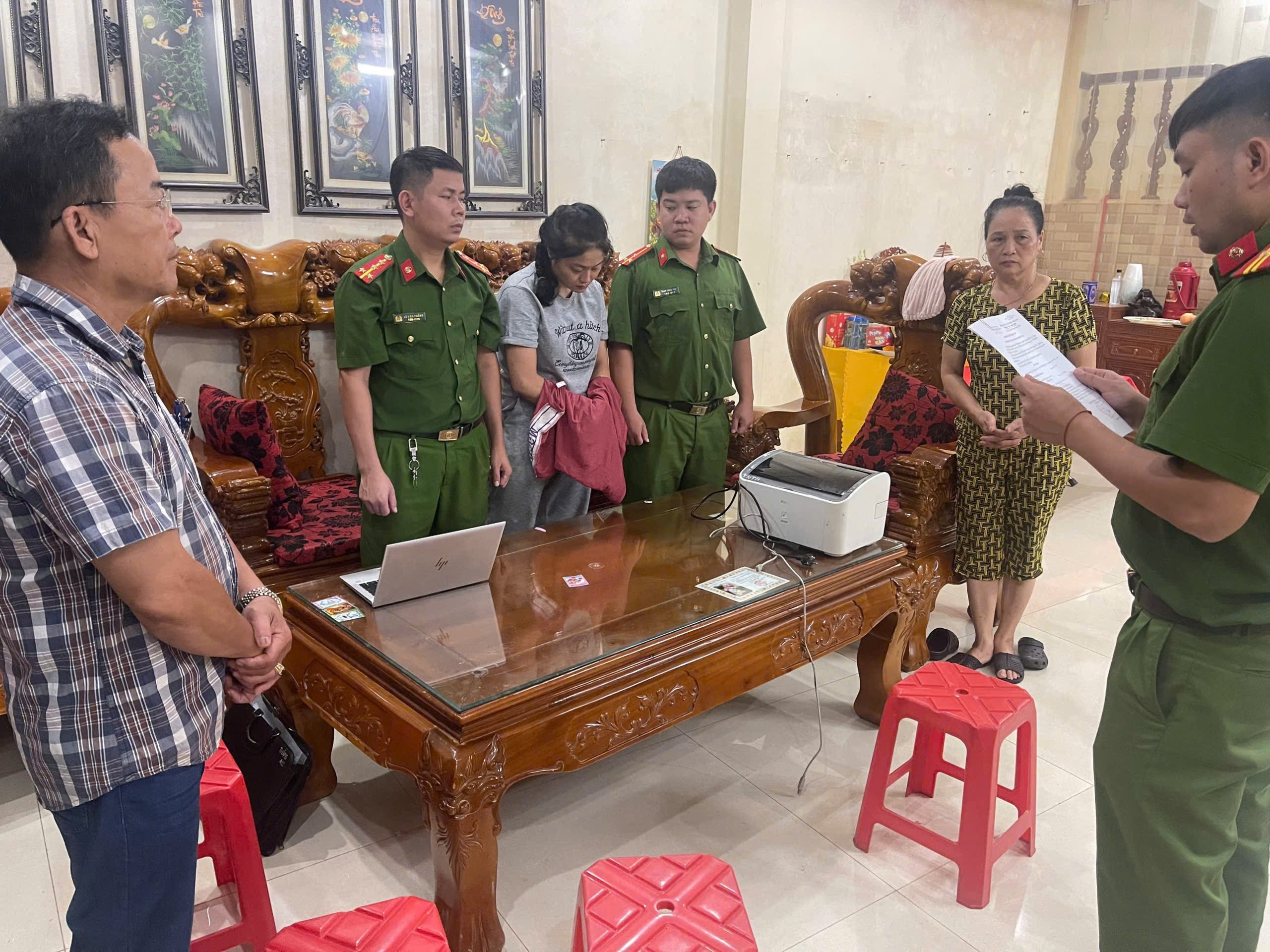 doi-tuong-1-402758-1790754054.jpg
