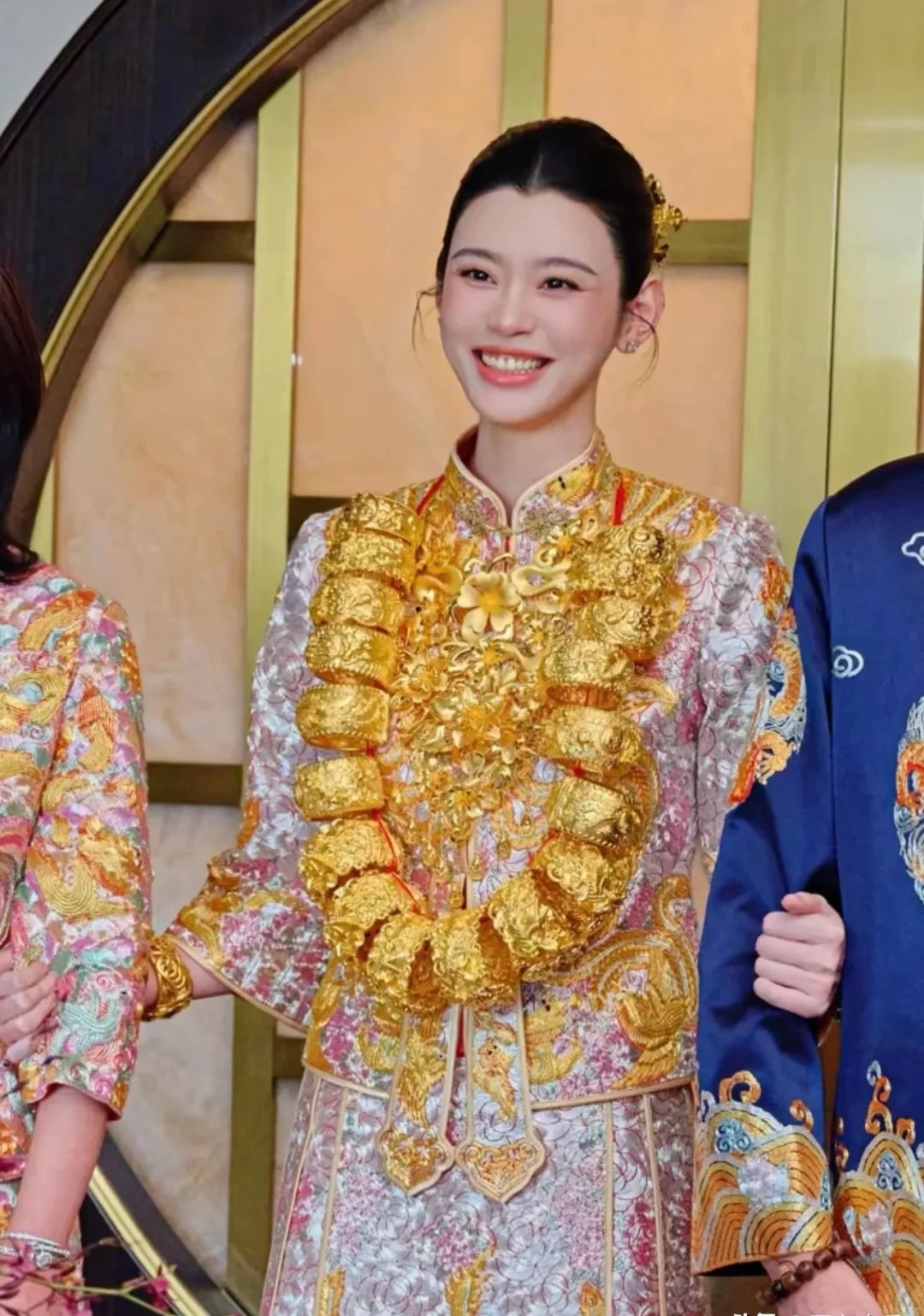 deo-22-vong-vang-nang-triu-tay-he-mong-dao-khien-netizen-mat-chu-a-mieng-chu-o-dspl-33-1790857162.png