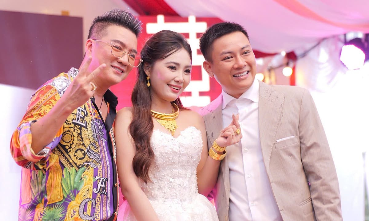 hoi-ngo-hoai-lam-tai-dam-cuoi-sau-10-nam-dam-vinh-hung-xot-xa-noi-ve-tin-don-thay-tro-2-1791514446.jpeg