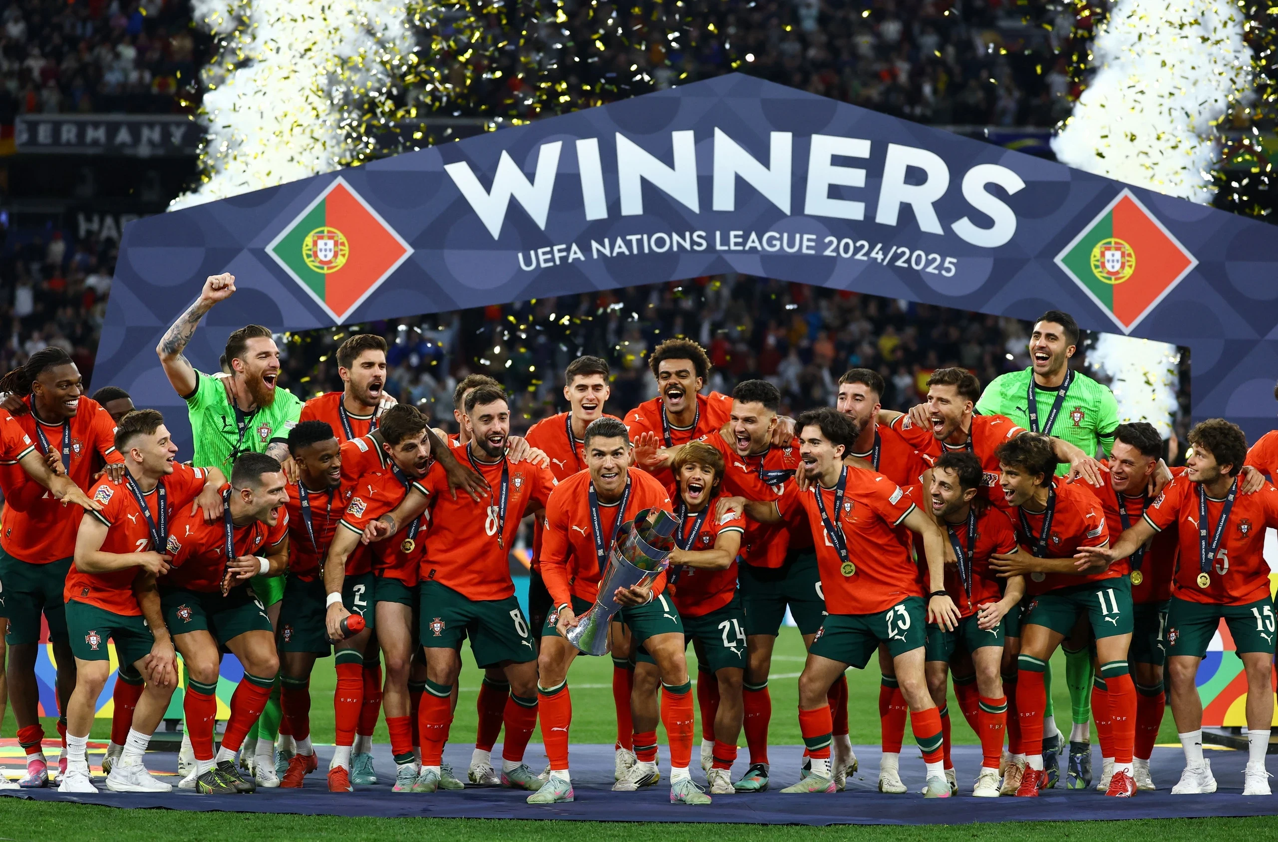 ronaldo-roi-bo-dao-nha-trong-cay-dang-kich-ban-toi-te-da-duoc-du-bao-tu-mua-he-2018-6-1791519207.webp