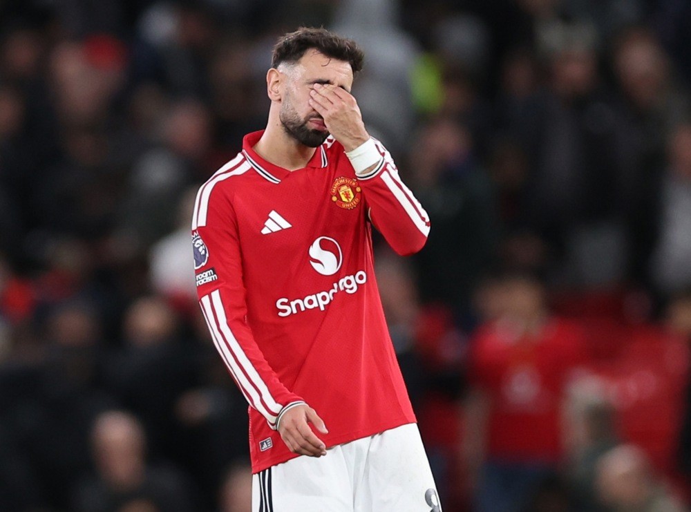 hoa-dau-tottenham-du-da-hon-nguoi-man-utd-cham-day-40-nam-hlv-carrick-dem-ngay-roi-old-trafford-2-1791713680.jpg