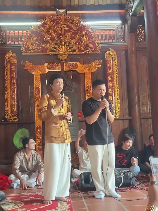 nhin-lai-cuoc-song-va-su-nghiep-day-bien-dong-cua-nhung-nguoi-con-nuoi-nghe-si-hoai-linh-2-1791787495.jpg