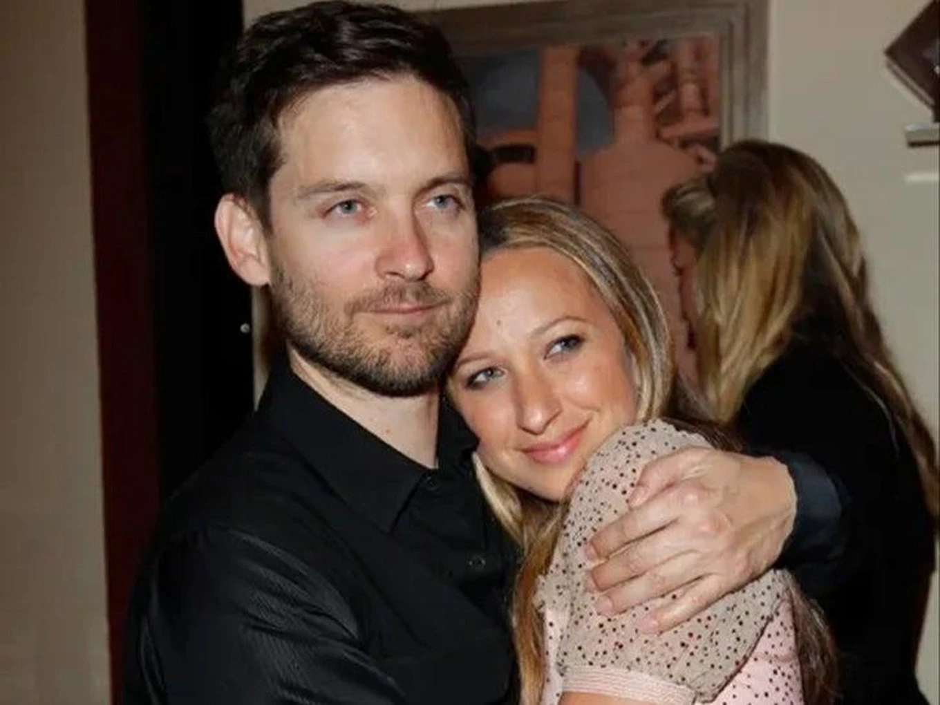 vua-xong-thu-tuc-ly-hon-tai-tu-22nguoi-nhen22-tobey-maguire-gay-sot-khi-lam-chu-hon-cho-vo-cu-3-1791779100.webp