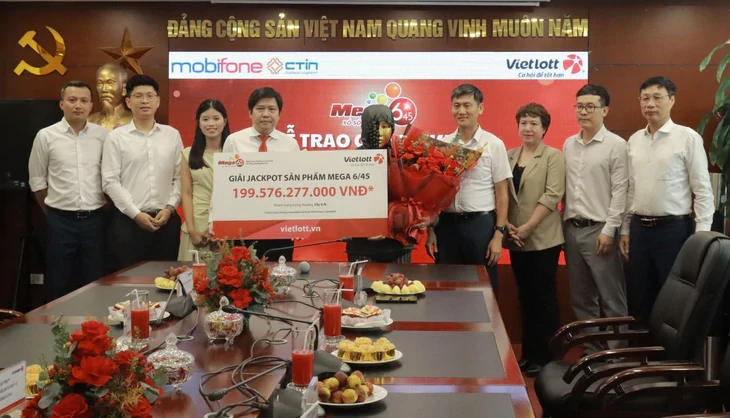 nguoi-phu-nu-o-an-giang-trung-gan-200-ti-dong-vietlott-tu-20000-dong-1-1791862251.webp