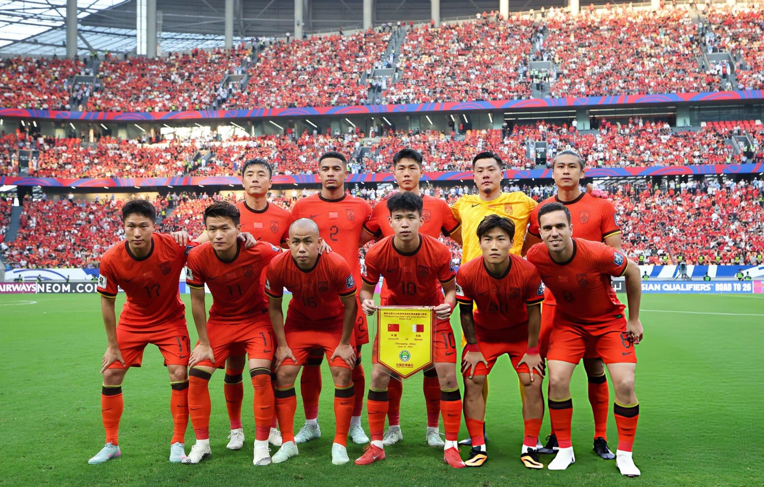bao-trung-quoc-lo-lang-doi-nha-sa-sut-khong-phanh-nguy-co-bi-tuyen-viet-nam-vuot-mat-tren-bxh-fifa-3-1792034235.webp